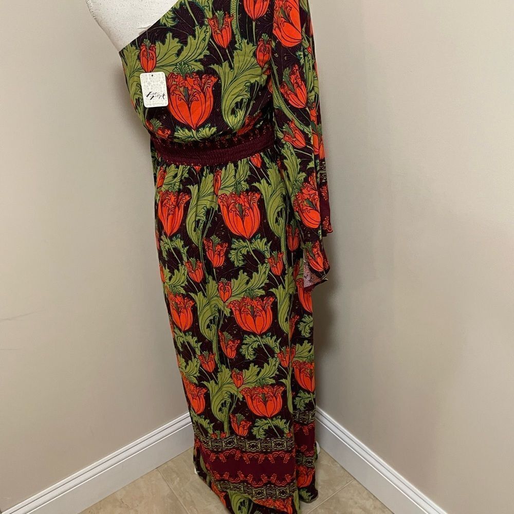 NWT Free People Pardon My French Maxi
One Shoulder Dress Size XS
Retail $228 New - Picture 5 of 11